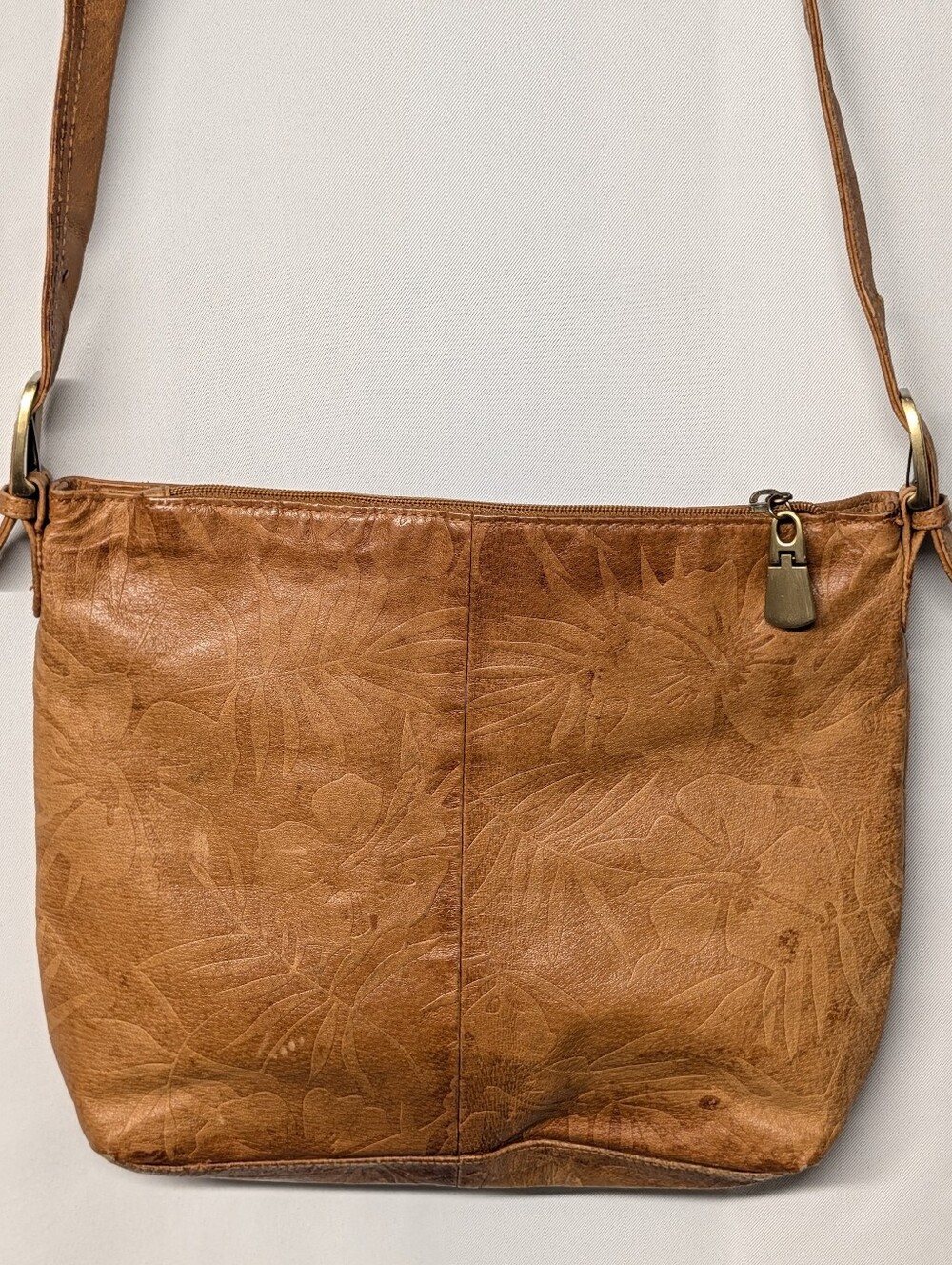 Vintage 🌺 Tan Hibiscus Floral Embossed Genuine Leather Shoulder/ Crossbody Bag